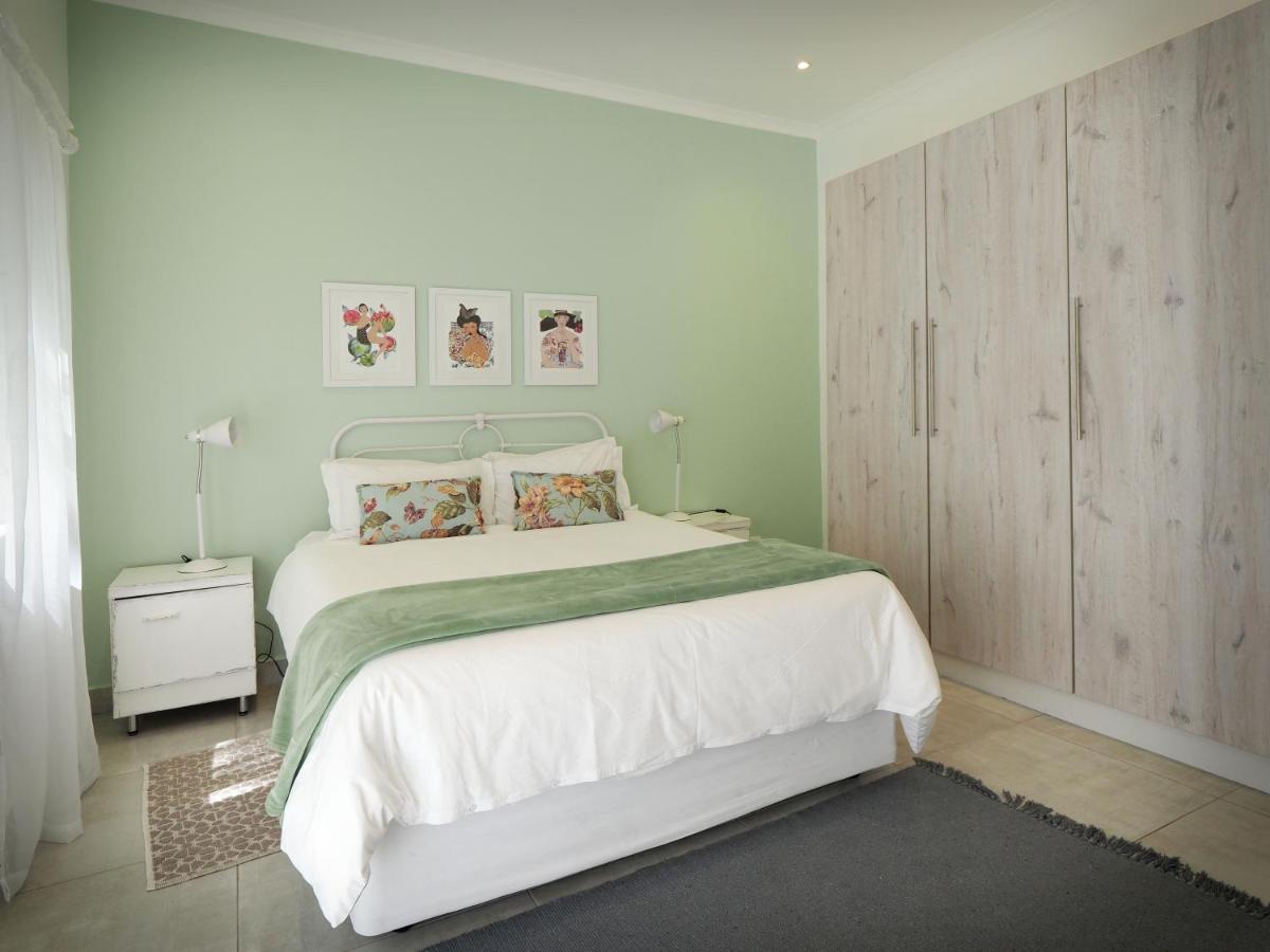 Waterland Lodge Hout Bay Extérieur photo